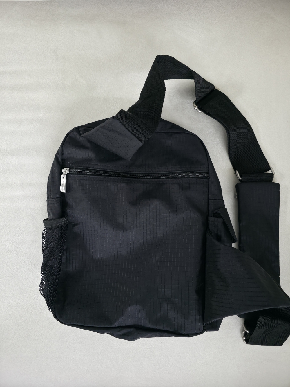 Baggallini Everyday Black Crossbody Sling Bag - Picture 3 of 4